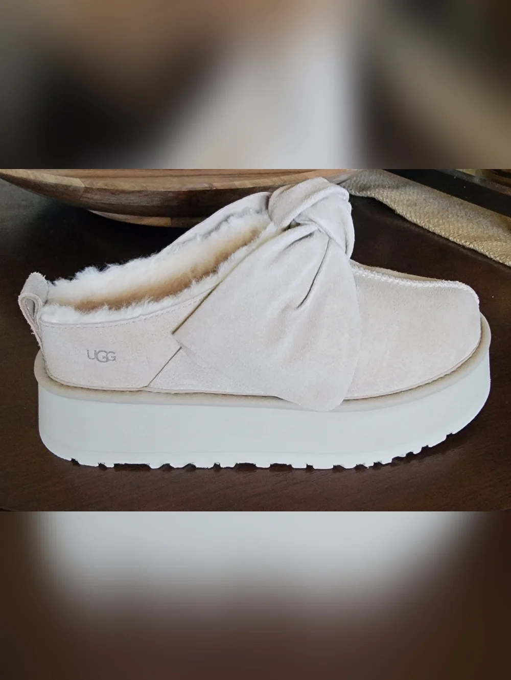 UGG Suede Bow Platform Slip-On Tazz in Sand Size 7 - Picture 11 of 11